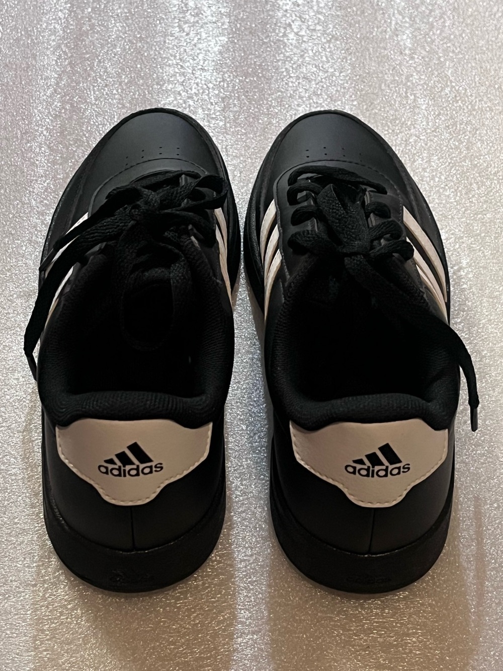 Kids Breaknet Athletic Court Sneakers with White Stripes Size 4 NWOT - Picture 3 of 3
